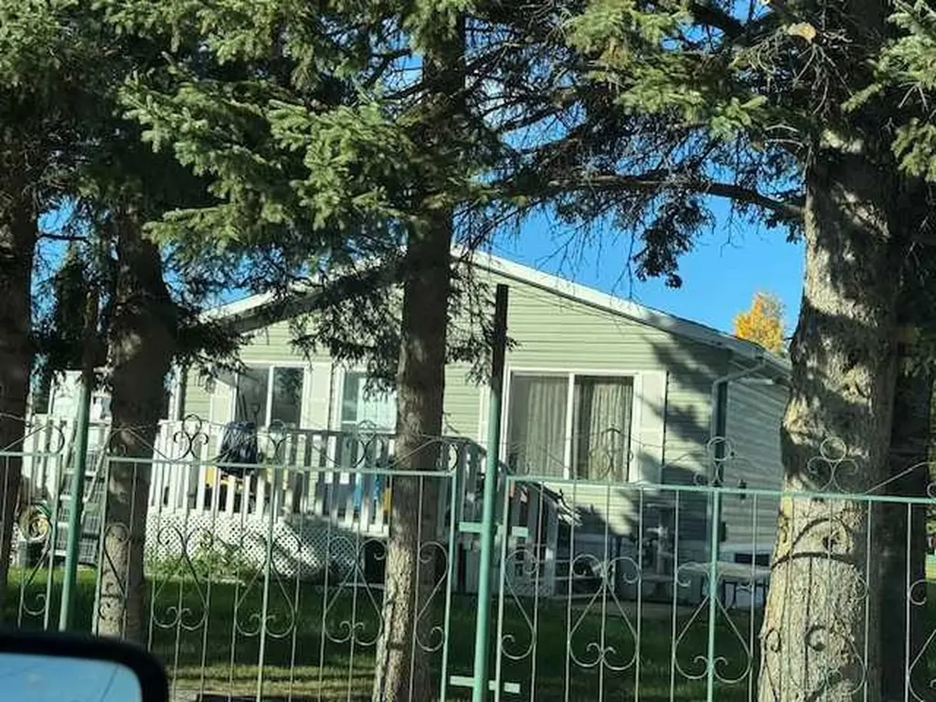 6620 5 Avenue Edson AB T7E 1M4