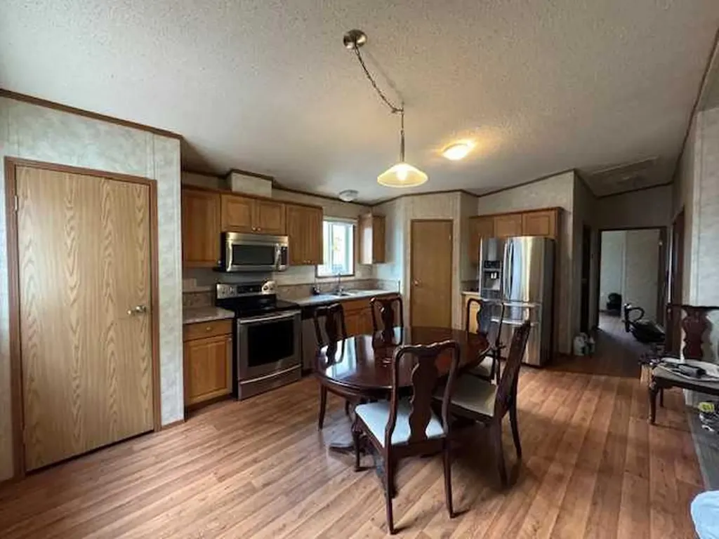 6620 5 Avenue Edson AB T7E 1M4