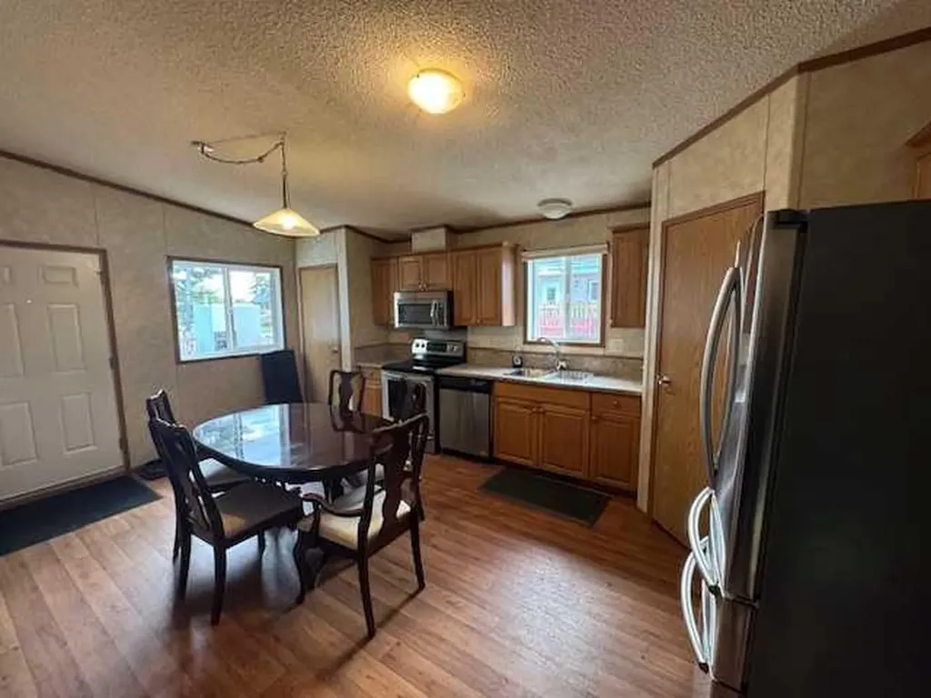 6620 5 Avenue Edson AB T7E 1M4