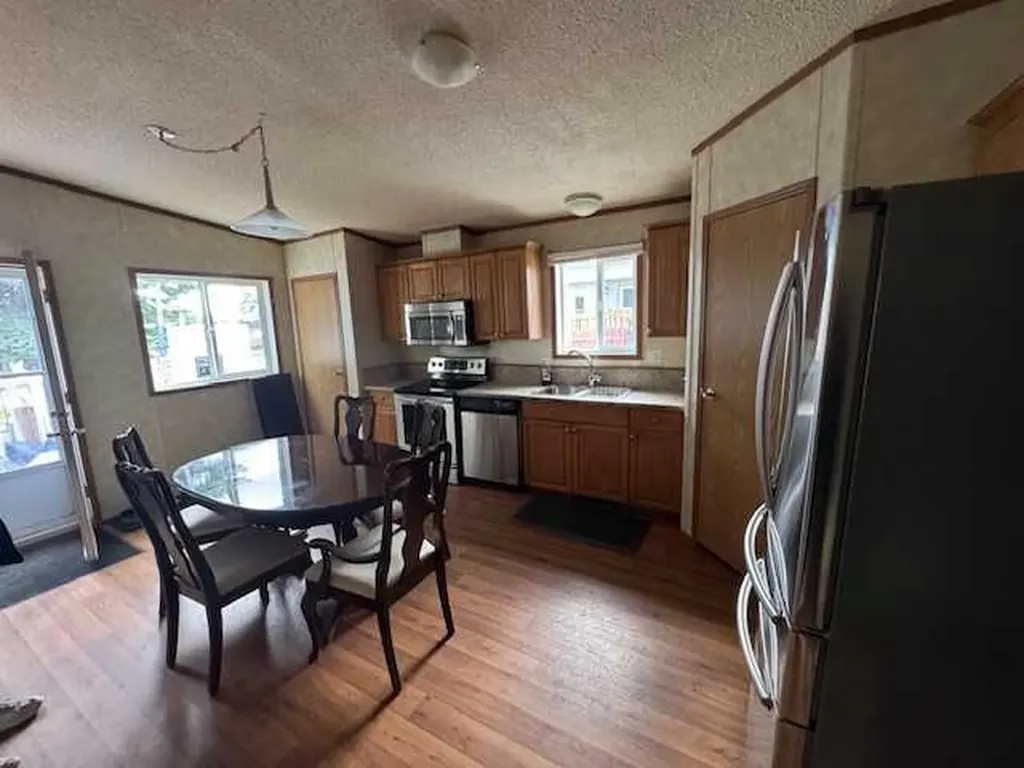 6620 5 Avenue Edson AB T7E 1M4
