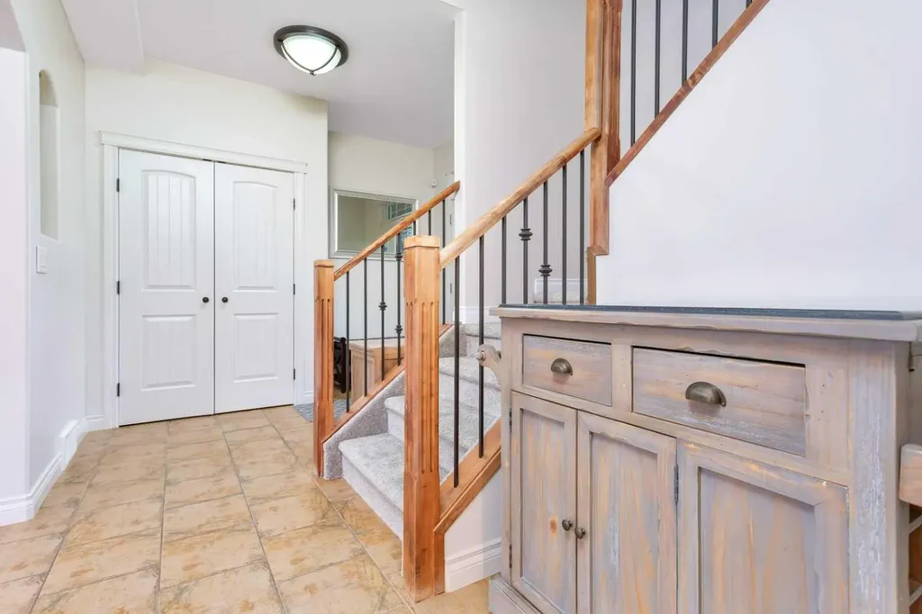 7206 61 Street Rocky Mountain House AB T4T 0A3