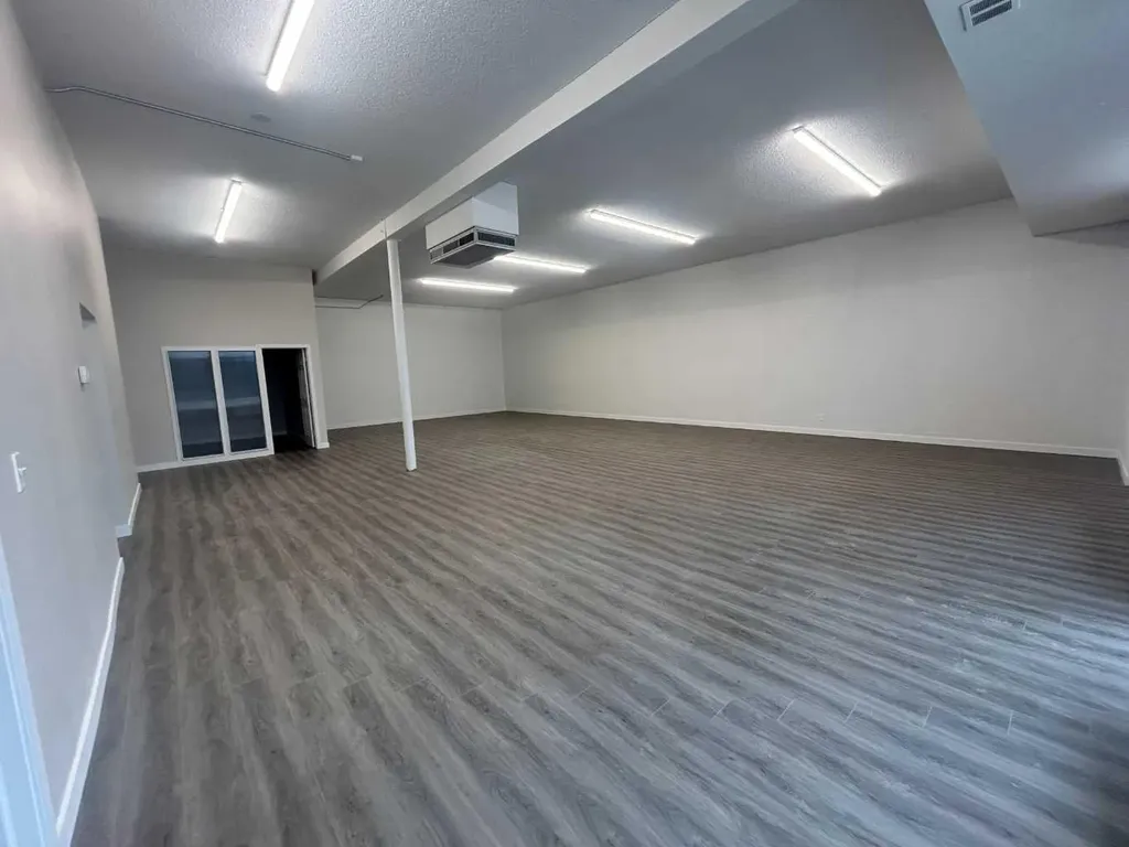 4711 49 Avenue Red Deer AB T4N 3W9