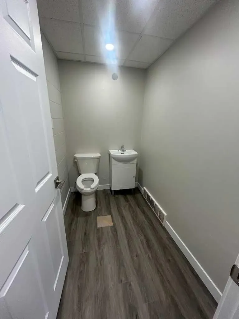 4711 49 Avenue Red Deer AB T4N 3W9