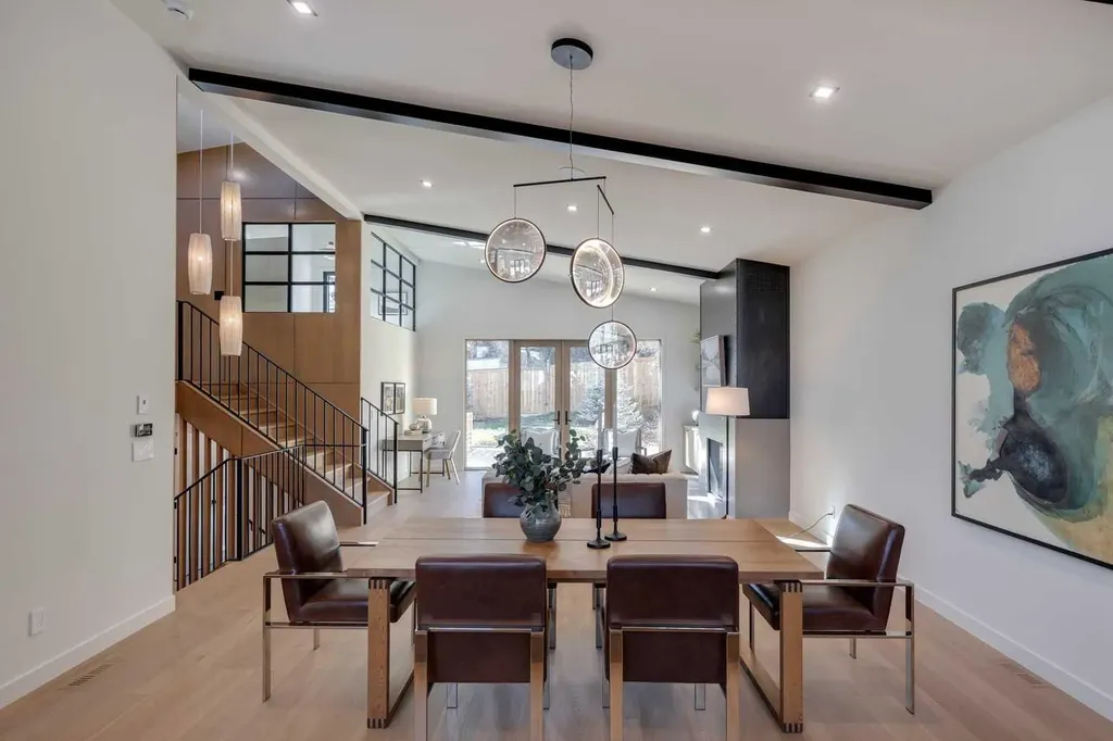 3423 23 Street NW Calgary AB T3L 0T8