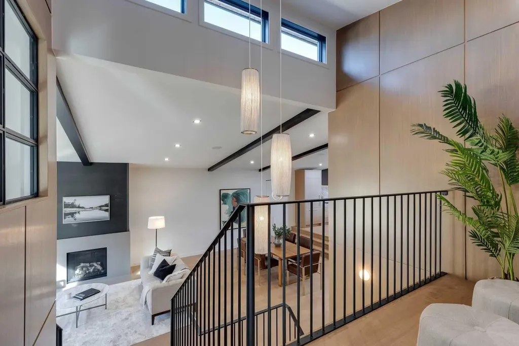 3423 23 Street NW Calgary AB T3L 0T8