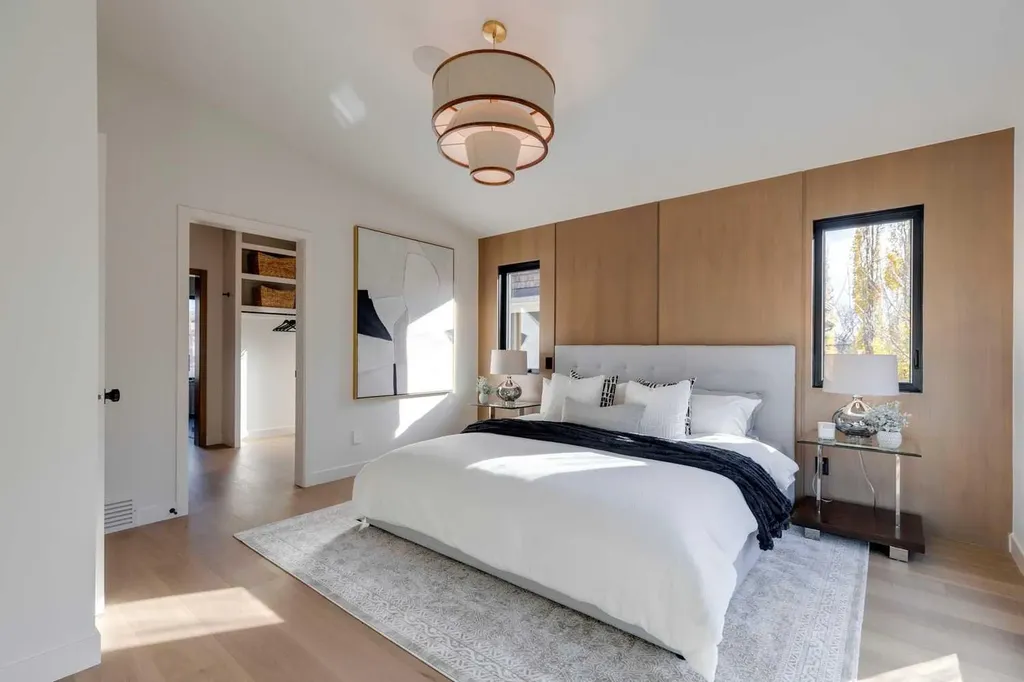 3423 23 Street NW Calgary AB T3L 0T8