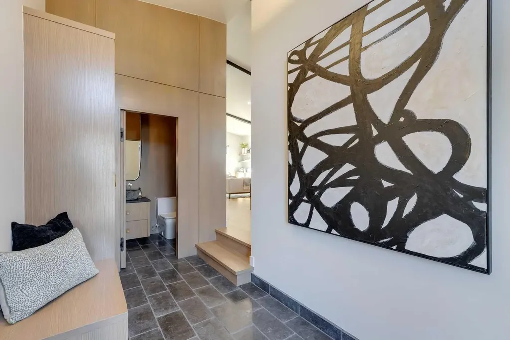 3423 23 Street NW Calgary AB T3L 0T8