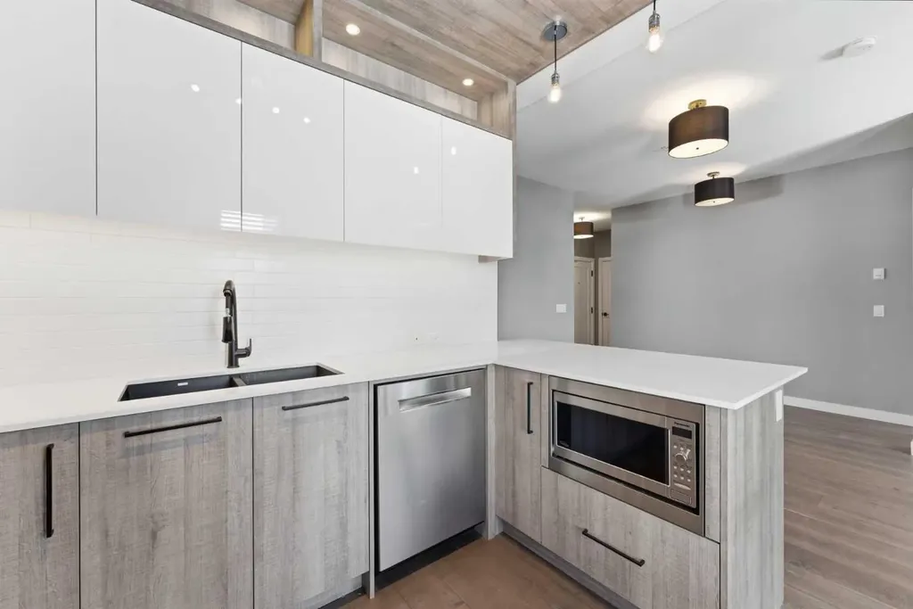 2702 17 Avenue SW Calgary AB T3E 8A5