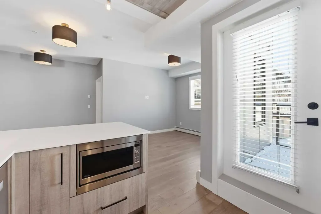 2702 17 Avenue SW Calgary AB T3E 8A5