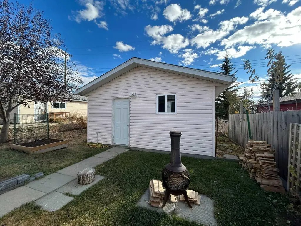 123 Centre Street Torrington AB T0M 2B0