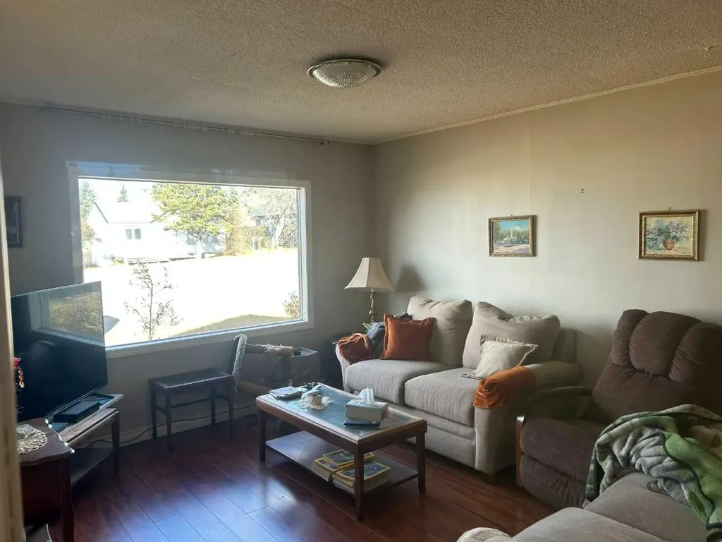 123 Centre Street Torrington AB T0M 2B0