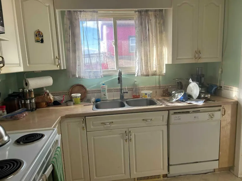 123 Centre Street Torrington AB T0M 2B0
