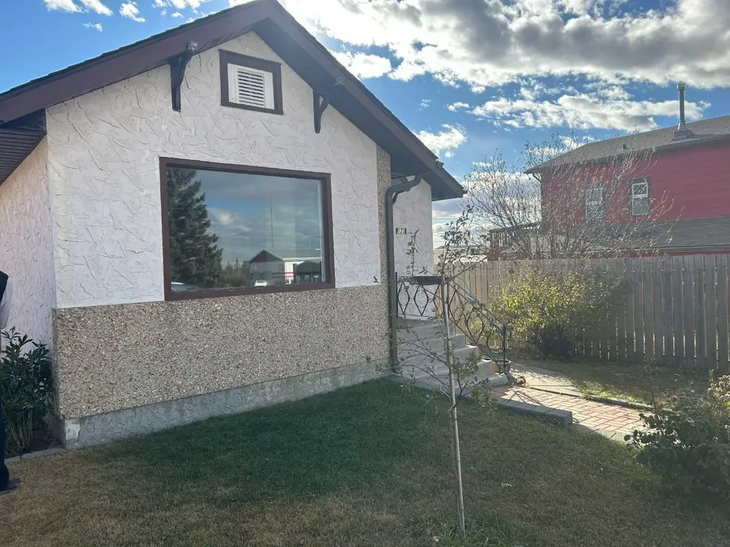 123 Centre Street Torrington AB T0M 2B0