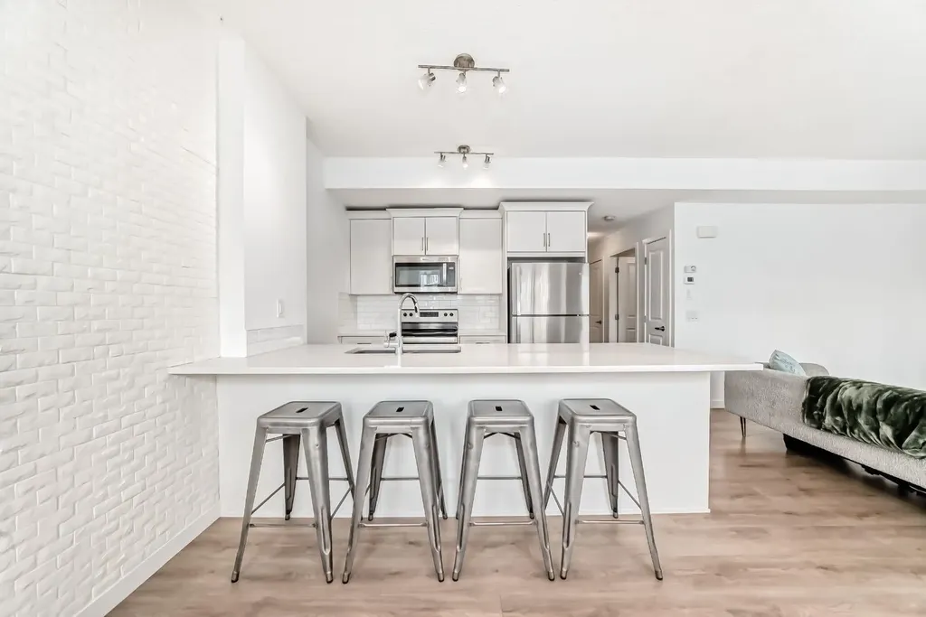 250 Fireside View Cochrane AB T4C 2M2