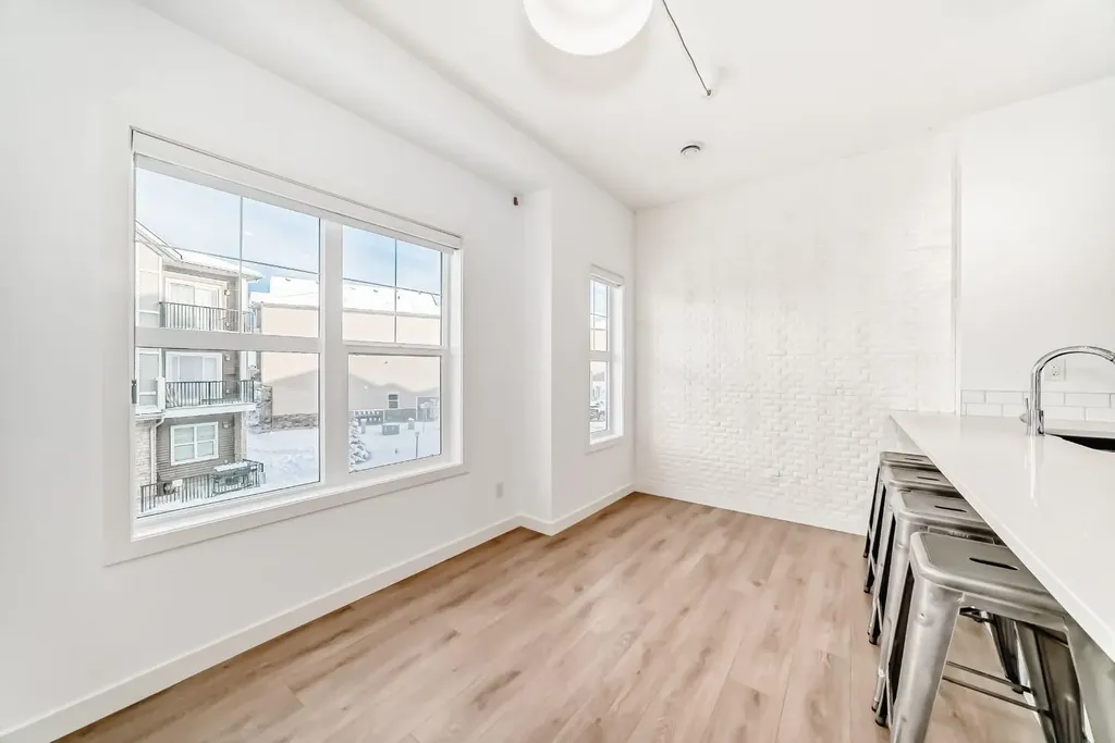 250 Fireside View Cochrane AB T4C 2M2