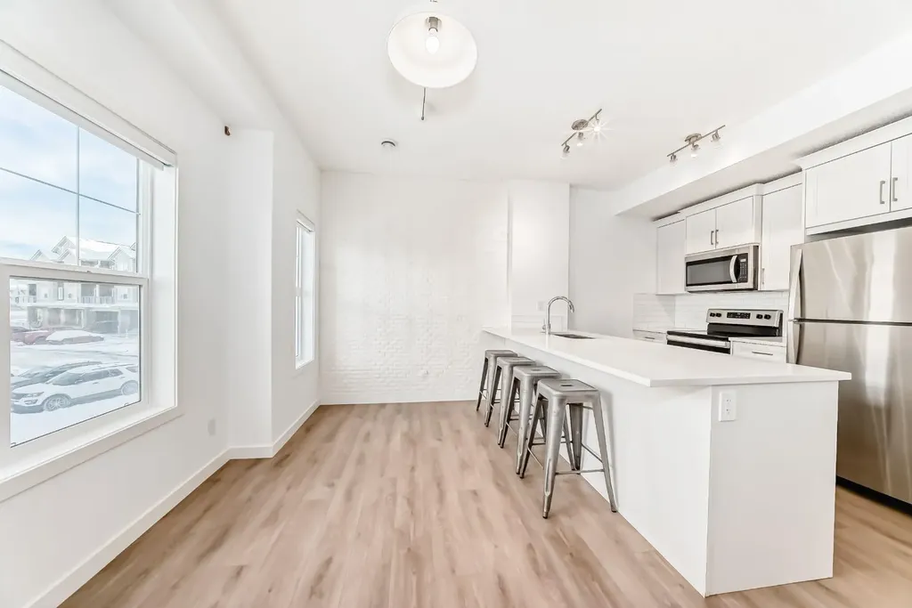250 Fireside View Cochrane AB T4C 2M2