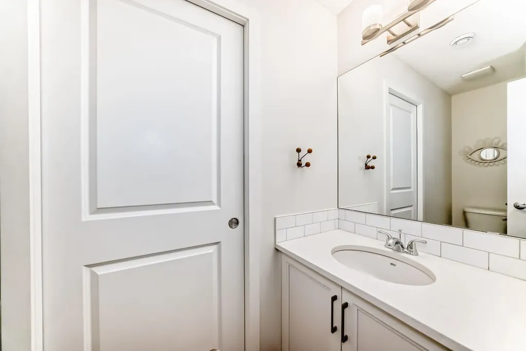 250 Fireside View Cochrane AB T4C 2M2