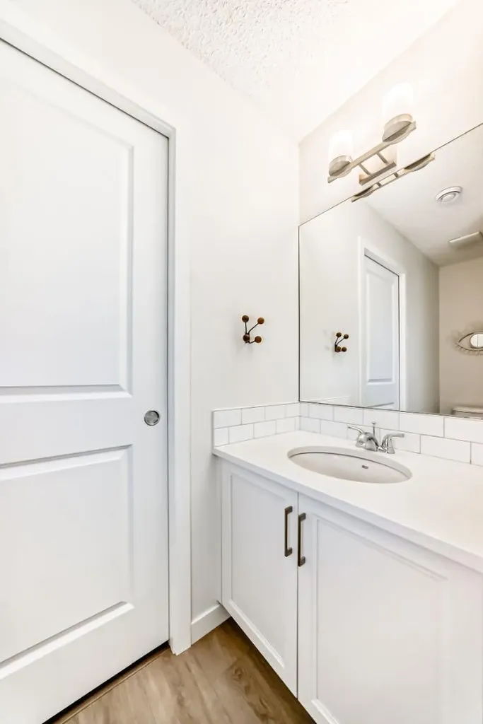 250 Fireside View Cochrane AB T4C 2M2