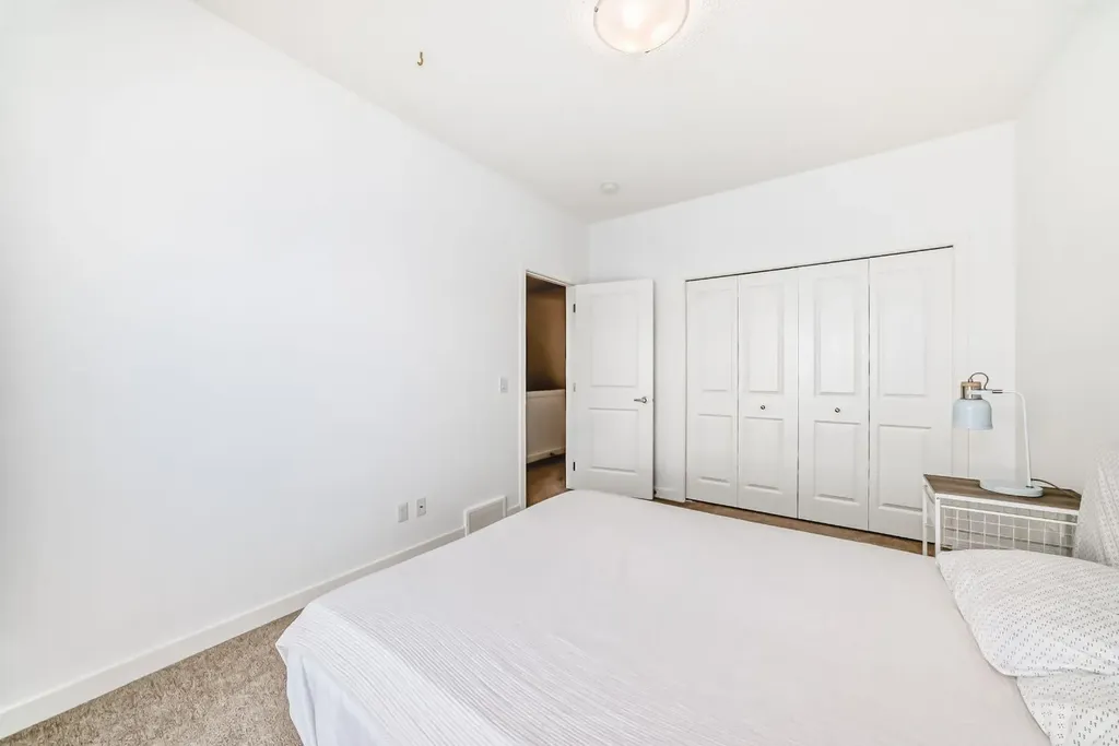 250 Fireside View Cochrane AB T4C 2M2