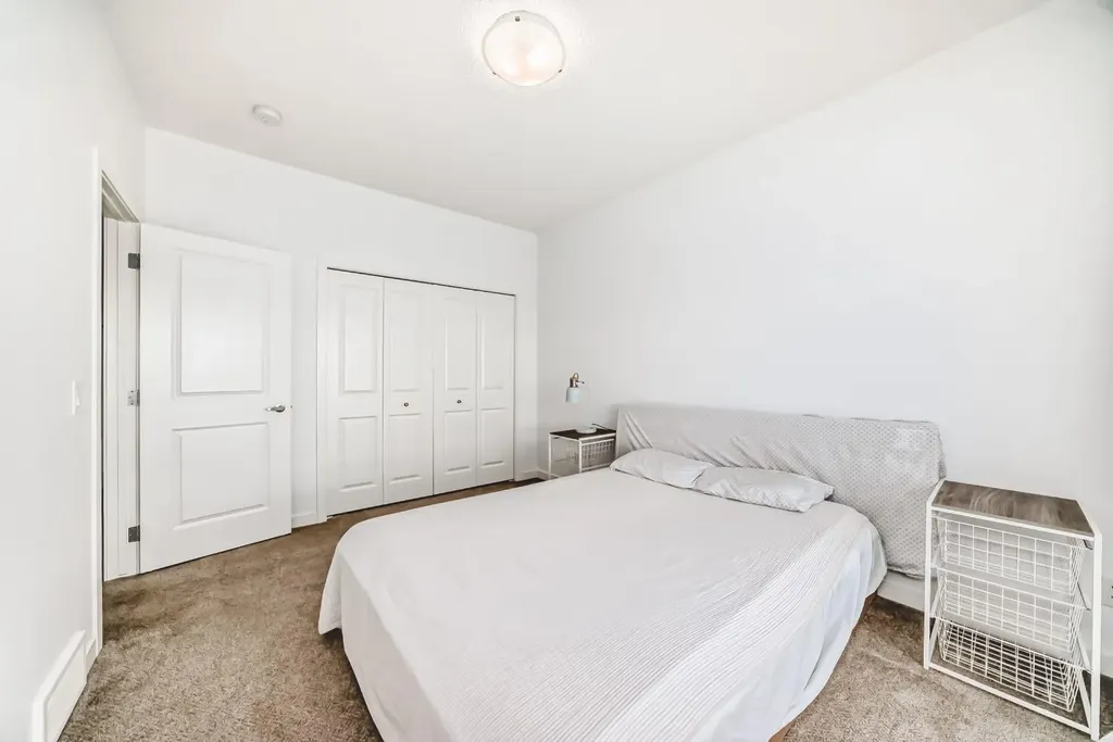 250 Fireside View Cochrane AB T4C 2M2
