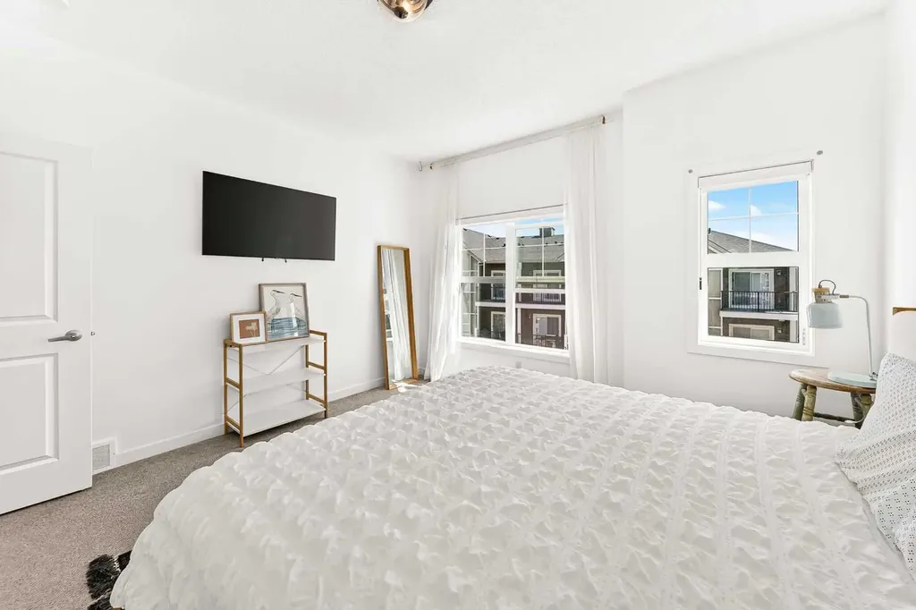 250 Fireside View Cochrane AB T4C 2M2