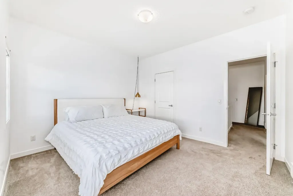 250 Fireside View Cochrane AB T4C 2M2