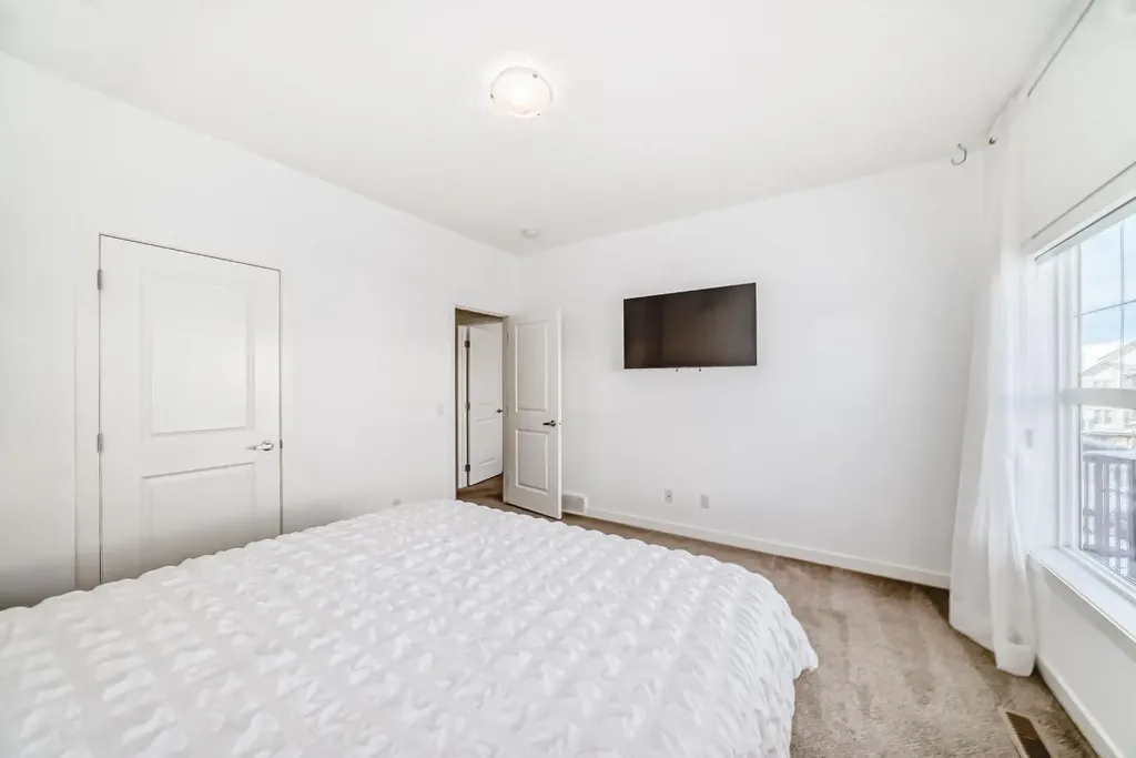 250 Fireside View Cochrane AB T4C 2M2