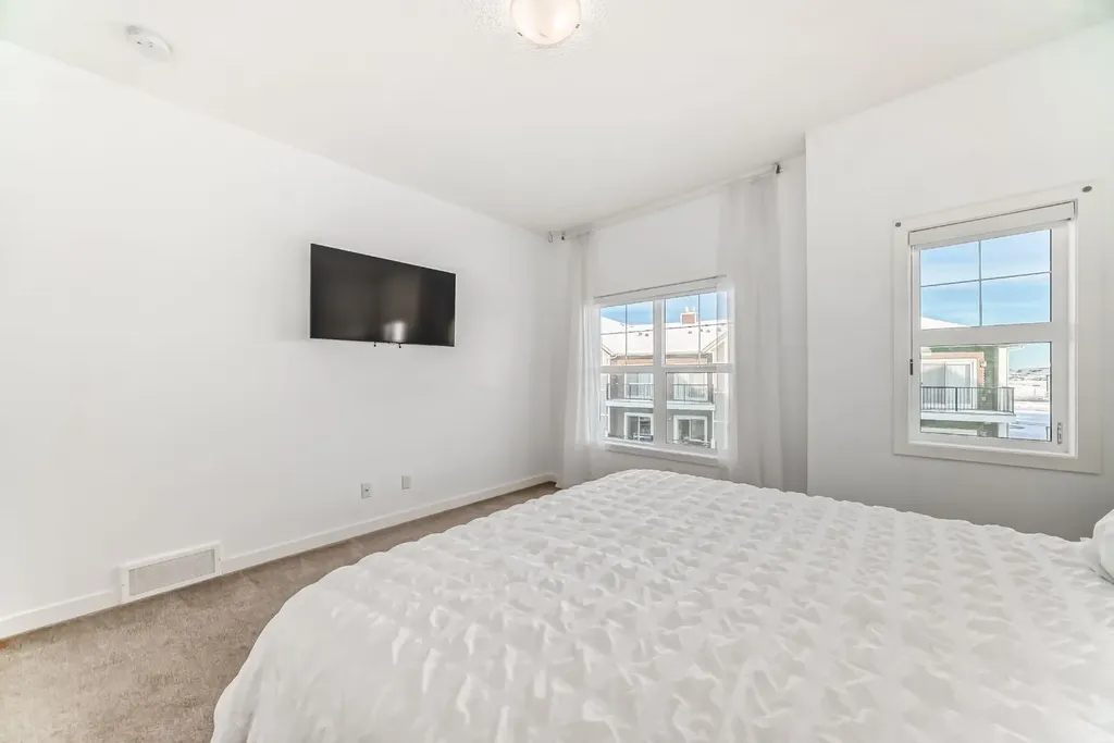 250 Fireside View Cochrane AB T4C 2M2