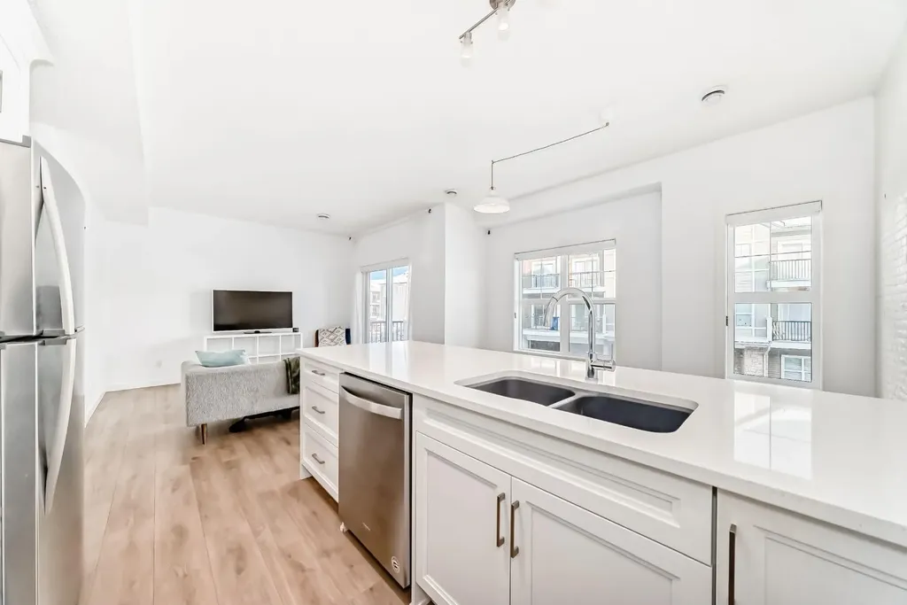 250 Fireside View Cochrane AB T4C 2M2