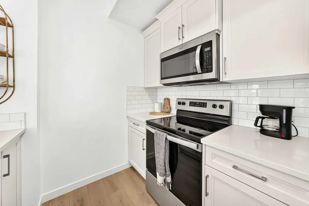 250 Fireside View Cochrane AB T4C 2M2