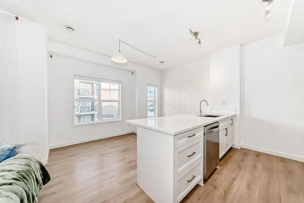250 Fireside View Cochrane AB T4C 2M2