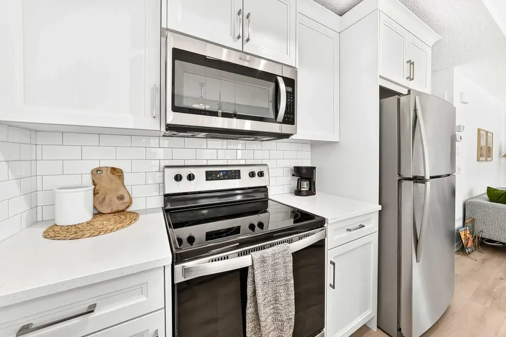 250 Fireside View Cochrane AB T4C 2M2
