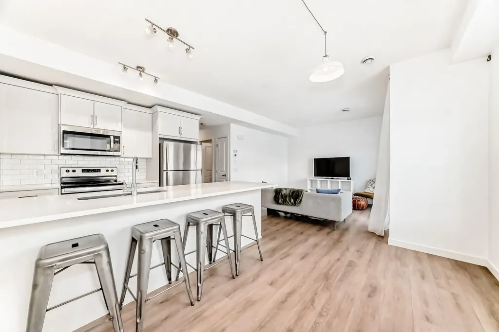 250 Fireside View Cochrane AB T4C 2M2