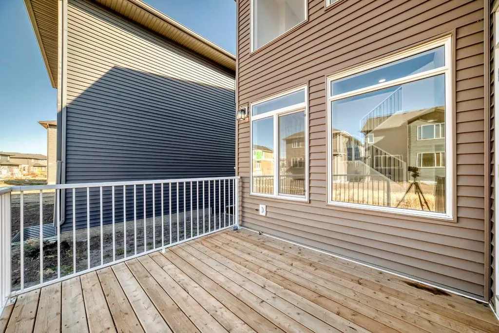 105 Corner Glen Green NE Calgary AB T3N 2P7