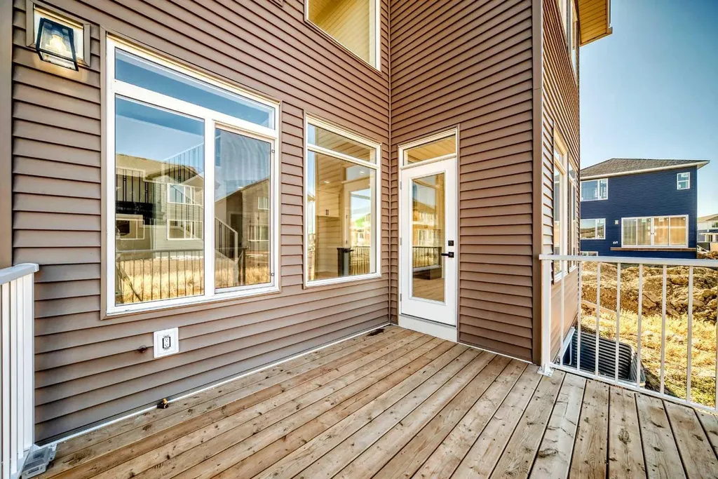 105 Corner Glen Green NE Calgary AB T3N 2P7