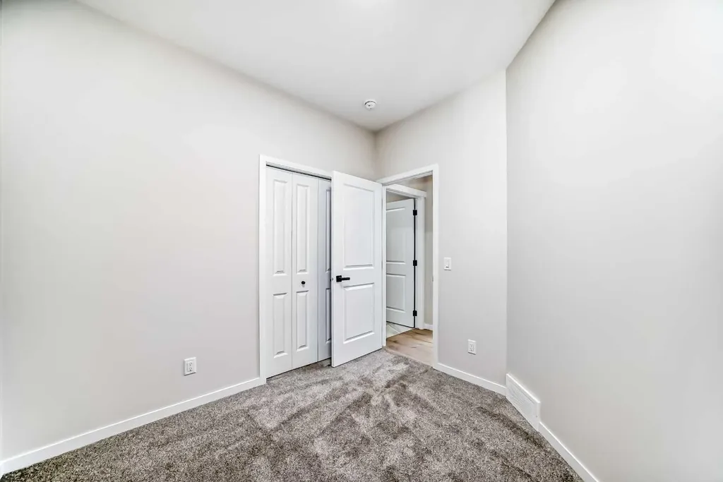 105 Corner Glen Green NE Calgary AB T3N 2P7