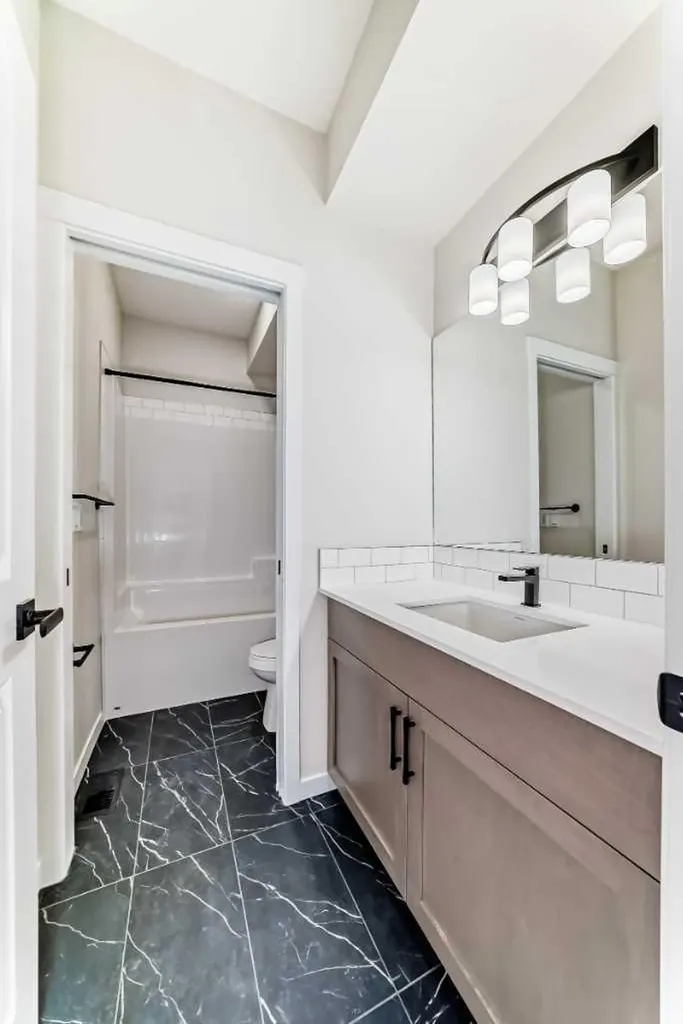 105 Corner Glen Green NE Calgary AB T3N 2P7