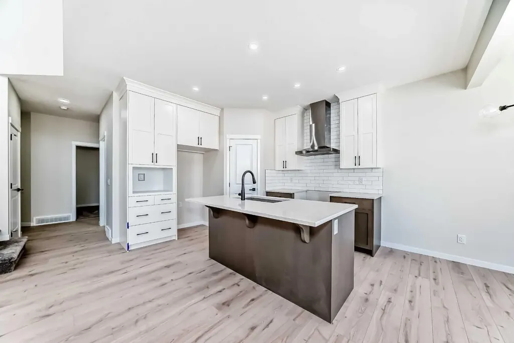 105 Corner Glen Green NE Calgary AB T3N 2P7
