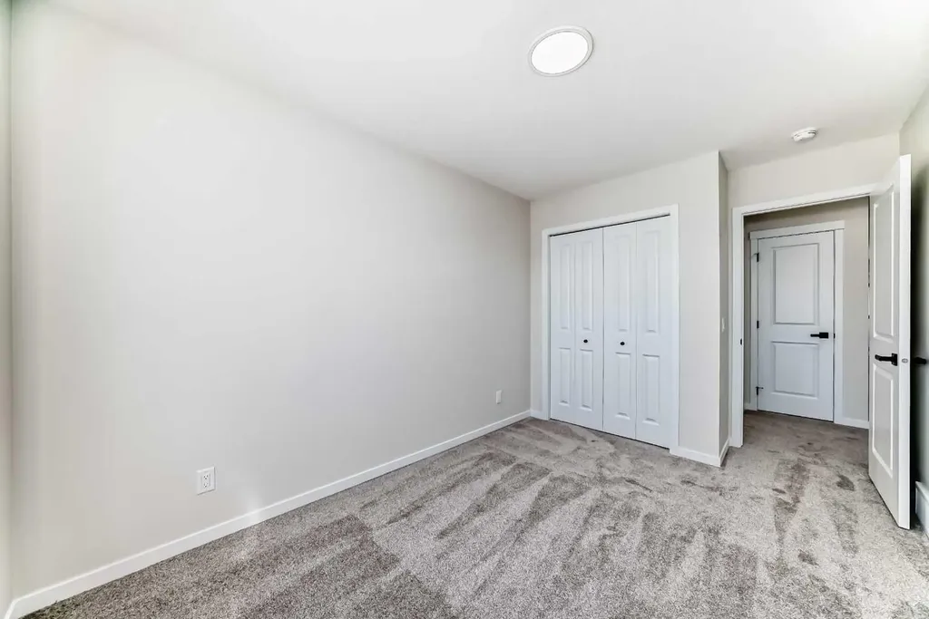 105 Corner Glen Green NE Calgary AB T3N 2P7