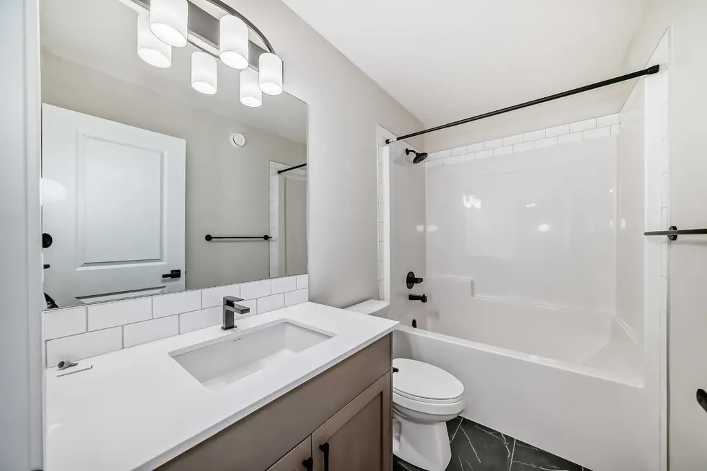 105 Corner Glen Green NE Calgary AB T3N 2P7