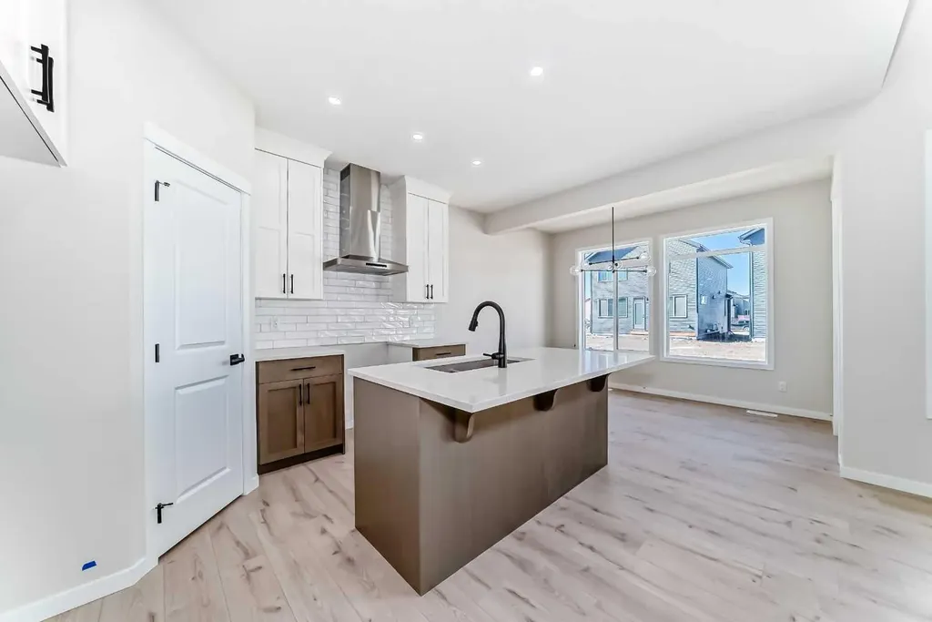 105 Corner Glen Green NE Calgary AB T3N 2P7