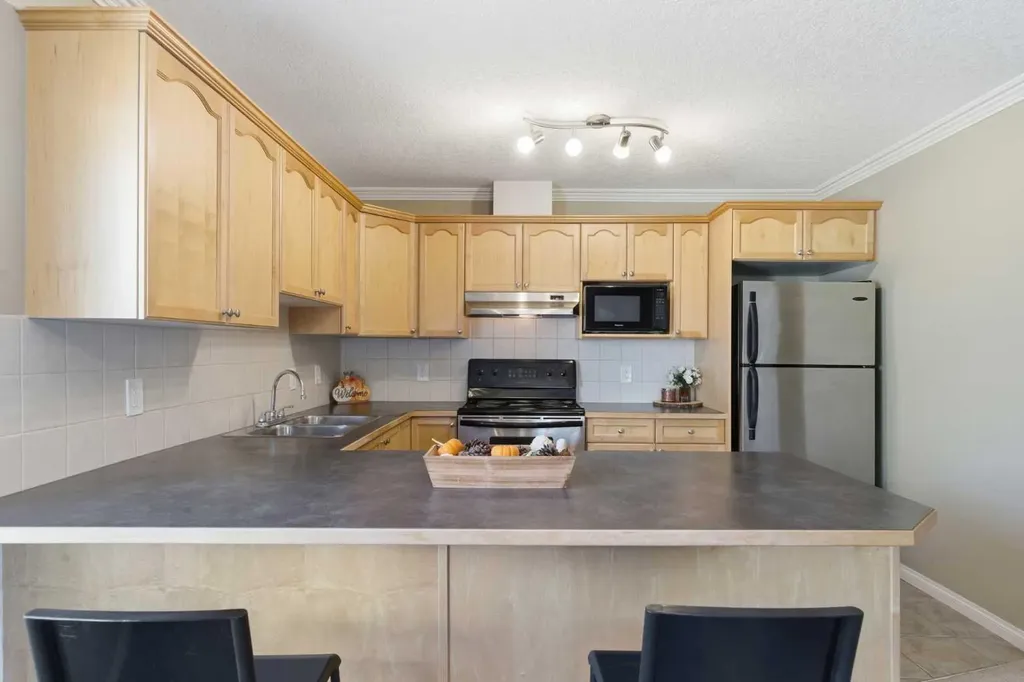 128 Centre Avenue Cochrane AB T4C2K5