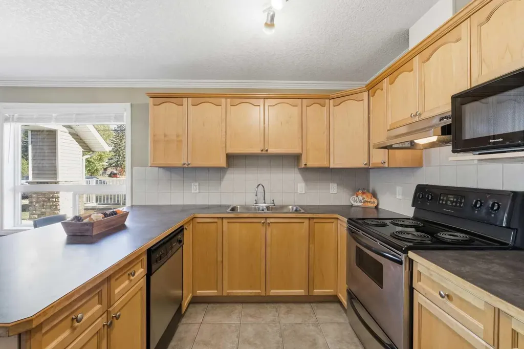 128 Centre Avenue Cochrane AB T4C2K5