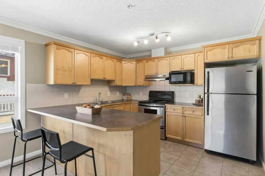 128 Centre Avenue Cochrane AB T4C2K5