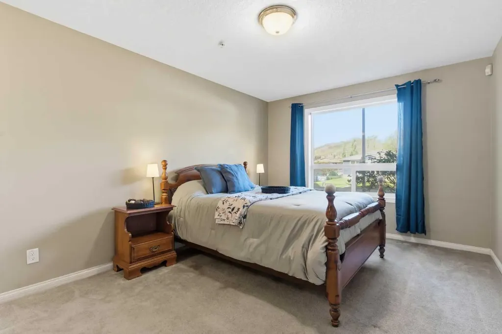 128 Centre Avenue Cochrane AB T4C2K5