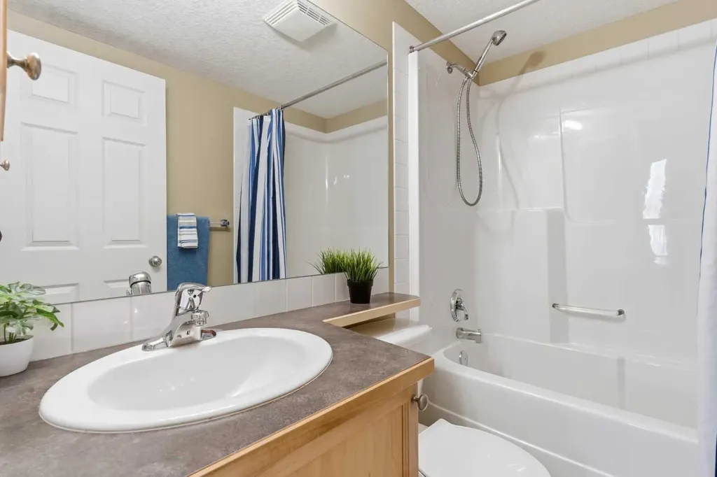 128 Centre Avenue Cochrane AB T4C2K5