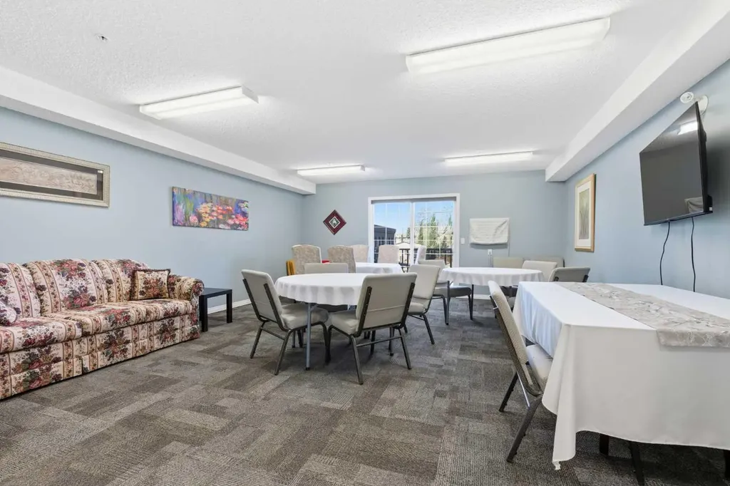 128 Centre Avenue Cochrane AB T4C2K5