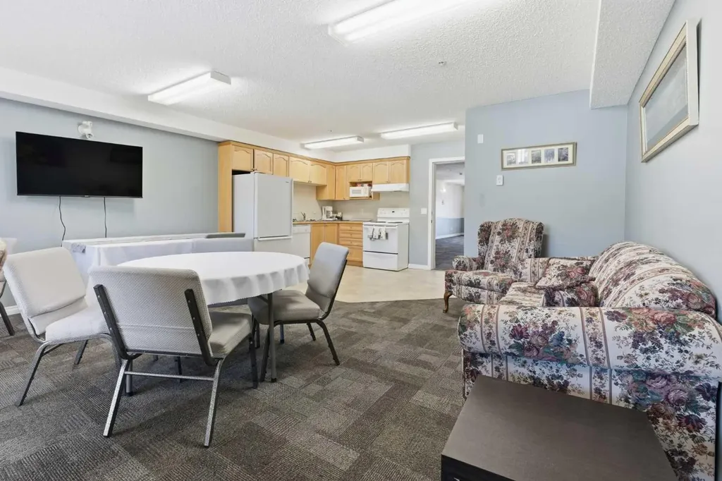 128 Centre Avenue Cochrane AB T4C2K5