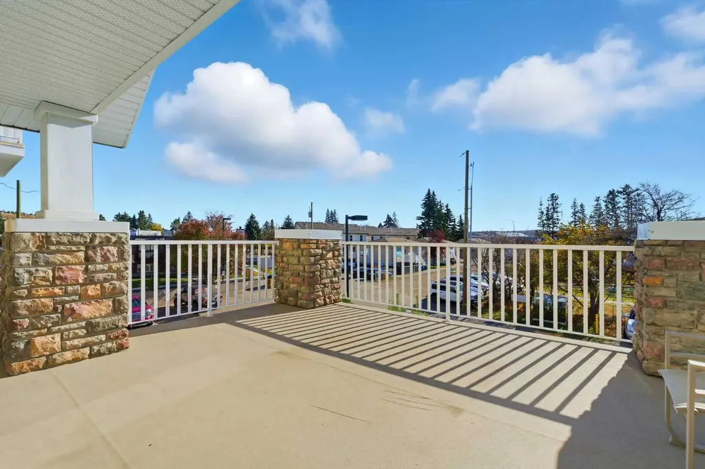 128 Centre Avenue Cochrane AB T4C2K5