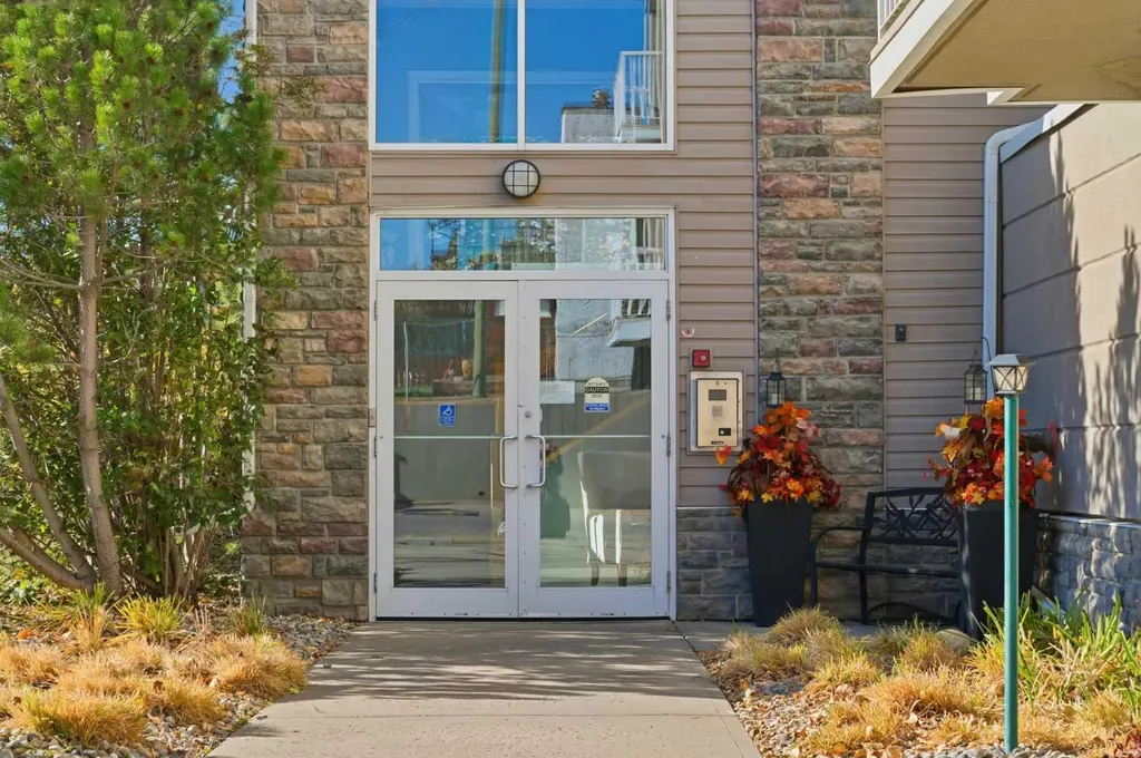 128 Centre Avenue Cochrane AB T4C2K5